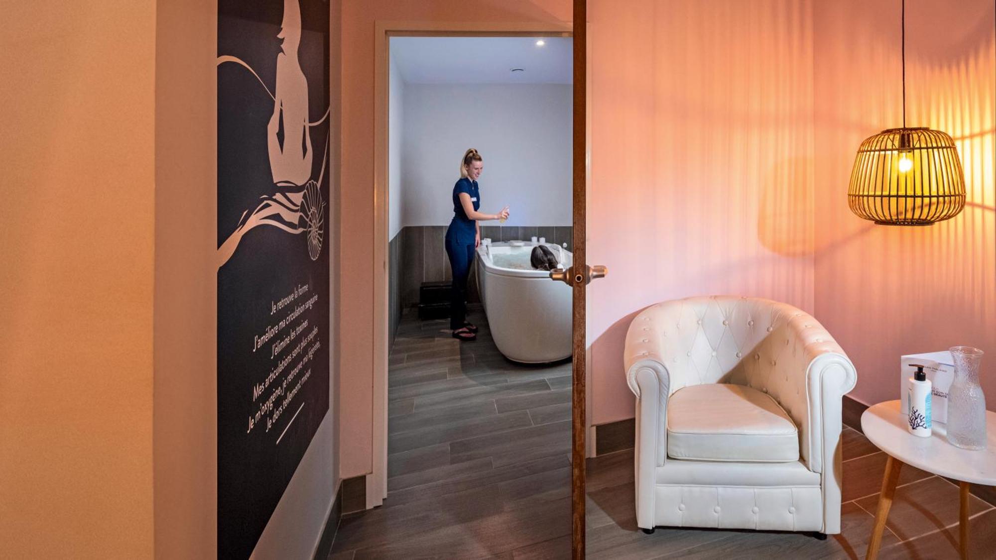 Hotel Kastel - Relais Thalasso & Spa Бенодет Экстерьер фото